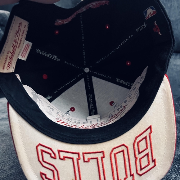 MITCHELL & NESS CHICAGO BULLS SNAPBACK - Picture 4 of 5